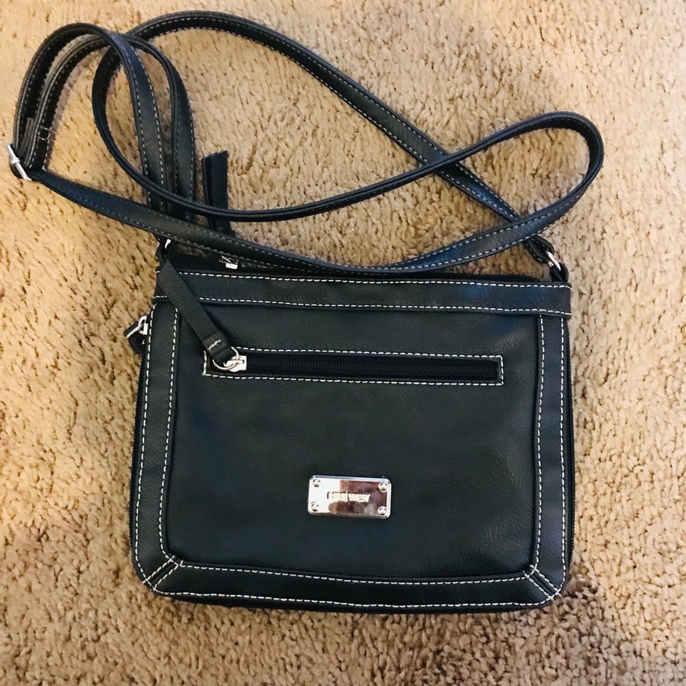 Hi I am selling a cute purse from Nine West